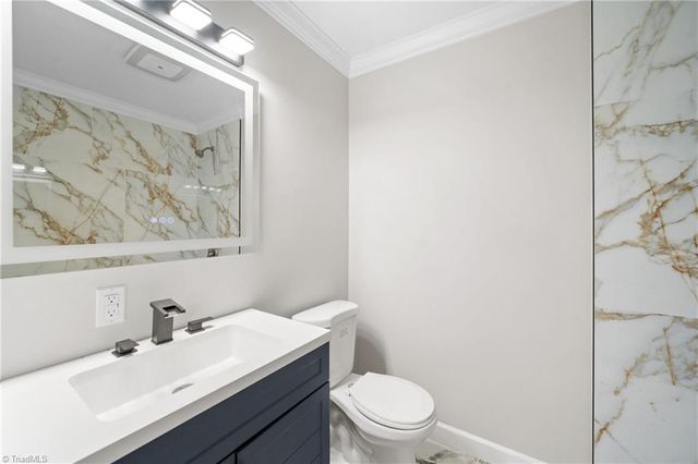 306 Lakeshore Drive, Thomasville, NC 27360