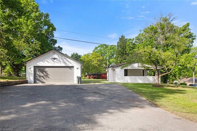 306 Lakeshore Drive, Thomasville, NC 27360