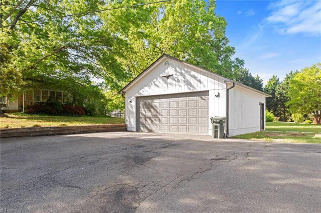 306 Lakeshore Drive, Thomasville, NC 27360