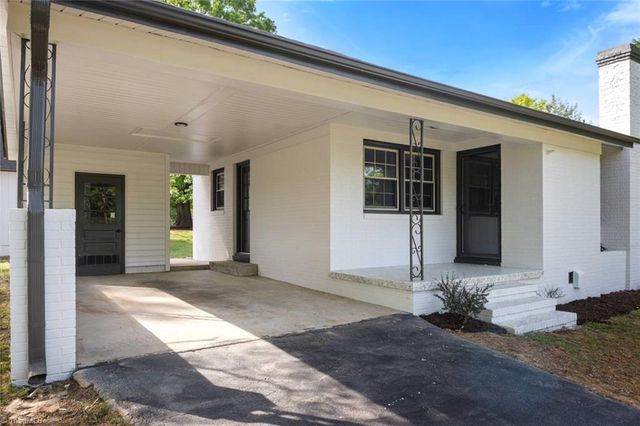 306 Lakeshore Drive, Thomasville, NC 27360