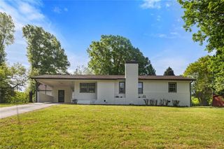 306 Lakeshore Drive, Thomasville, NC 27360