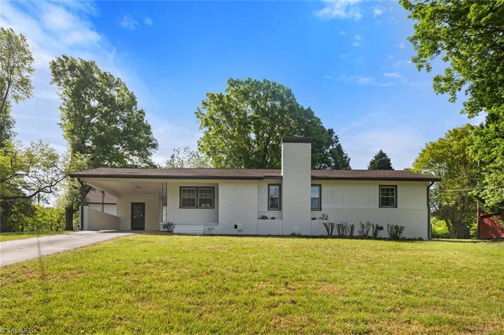 306 Lakeshore Drive, Thomasville, NC 27360