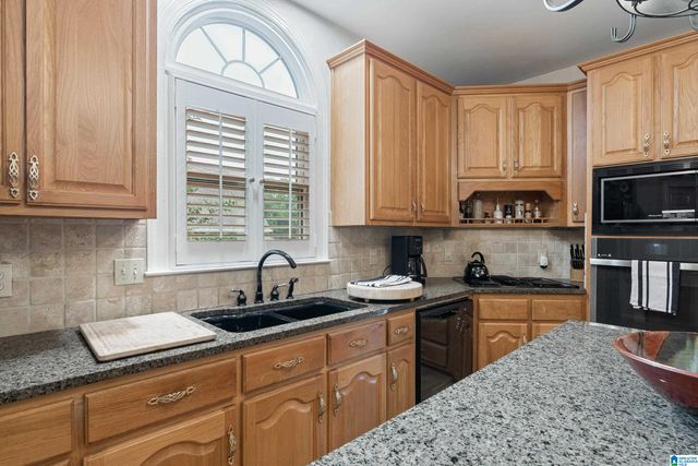 1177 EAGLE PARK ROAD, Birmingham, AL 35242