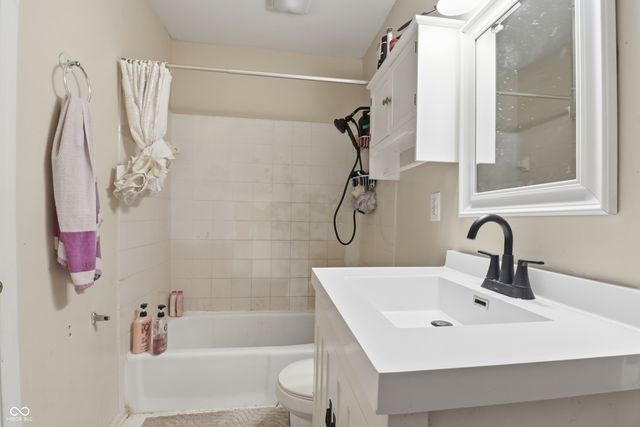 7203 Mortwood Avenue, Indianapolis, IN 46241