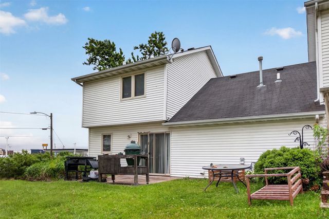 5901-5911 Townsend Avenue, Urbandale, IA 50322