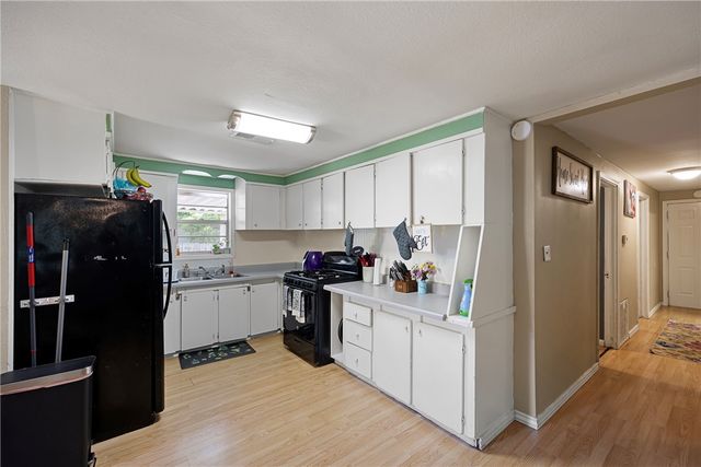 1006 E J Street, Russellville, AR 72801