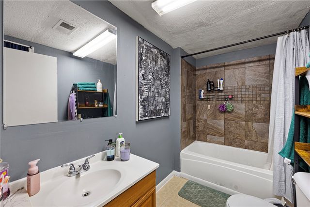 1006 E J Street, Russellville, AR 72801