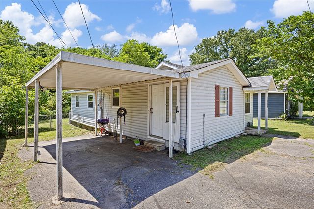 1006 E J Street, Russellville, AR 72801