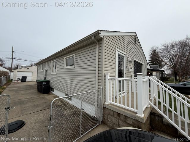 6671 Mayfair Street, Taylor, MI 48180