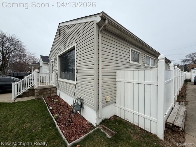 6671 Mayfair Street, Taylor, MI 48180