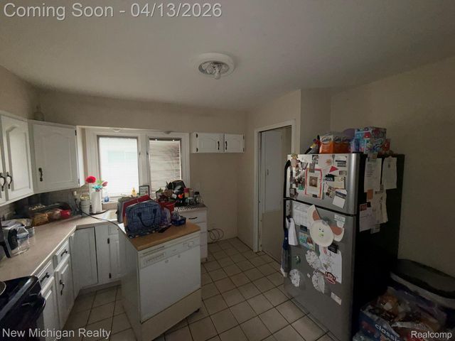 6671 Mayfair Street, Taylor, MI 48180