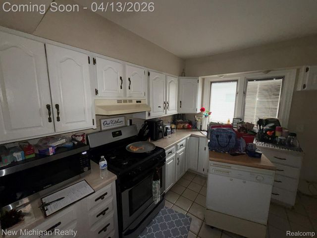 6671 Mayfair Street, Taylor, MI 48180