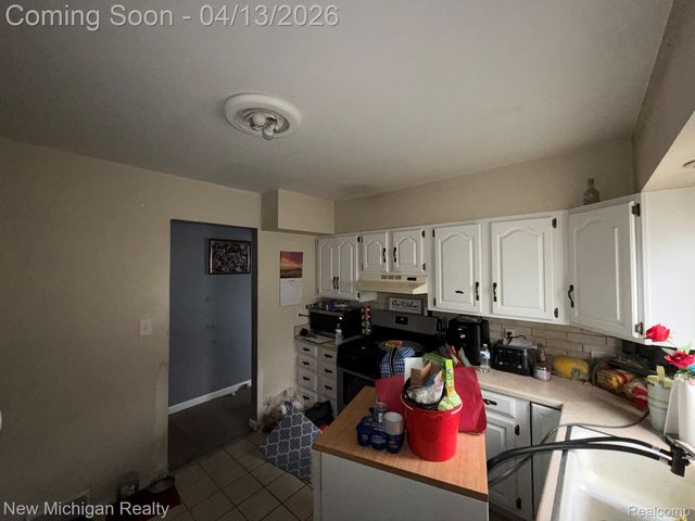 6671 Mayfair Street, Taylor, MI 48180