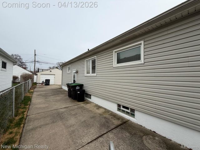 6671 Mayfair Street, Taylor, MI 48180