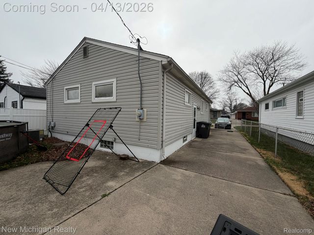 6671 Mayfair Street, Taylor, MI 48180