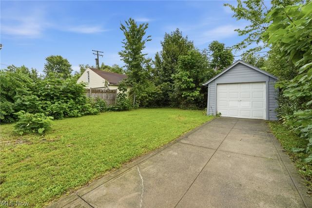 3300 Cedarbrook Road, Cleveland Heights, OH 44118