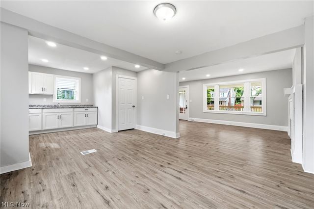 3300 Cedarbrook Road, Cleveland Heights, OH 44118