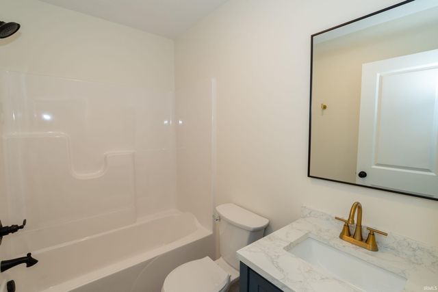 1105 Edwardsburg Ave, Elkhart, IN 46514