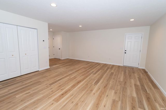 1105 Edwardsburg Ave, Elkhart, IN 46514