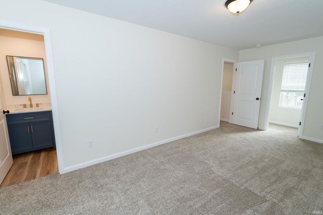 1105 Edwardsburg Ave, Elkhart, IN 46514