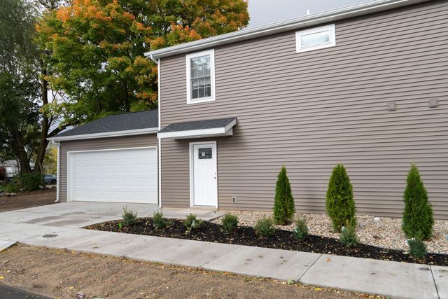 1105 Edwardsburg Ave, Elkhart, IN 46514