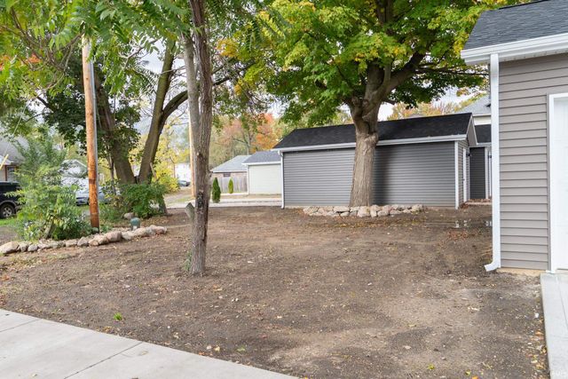 1105 Edwardsburg Ave, Elkhart, IN 46514