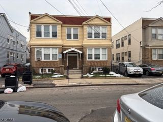 196 W End Ave, Newark City, NJ 07106