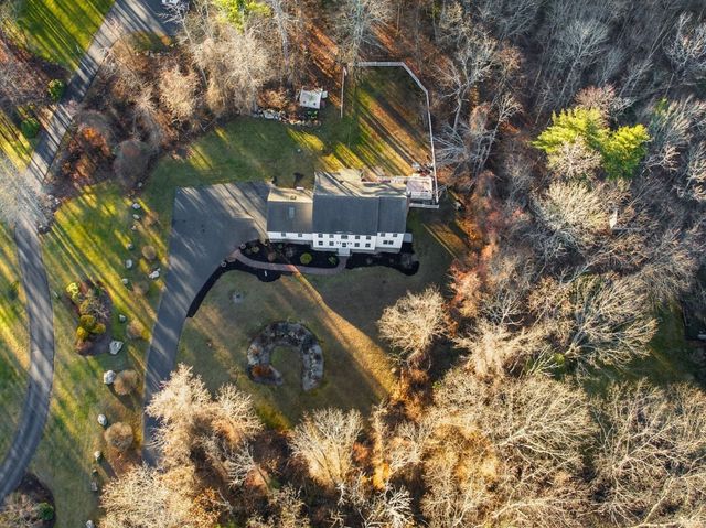 18 Holbrook Road, Bedford, NH 03110