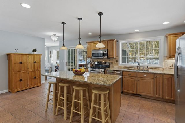 18 Holbrook Road, Bedford, NH 03110