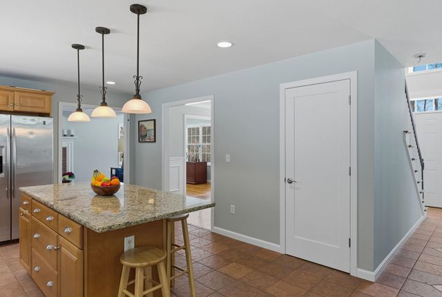 18 Holbrook Road, Bedford, NH 03110