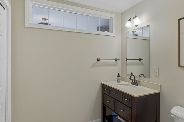 18 Holbrook Road, Bedford, NH 03110