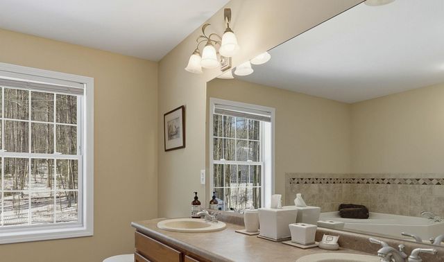 18 Holbrook Road, Bedford, NH 03110