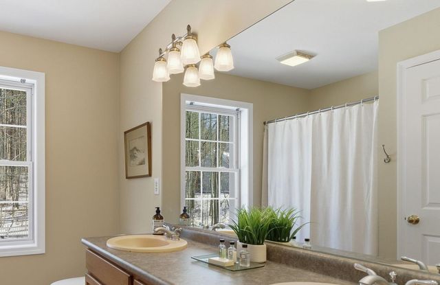 18 Holbrook Road, Bedford, NH 03110