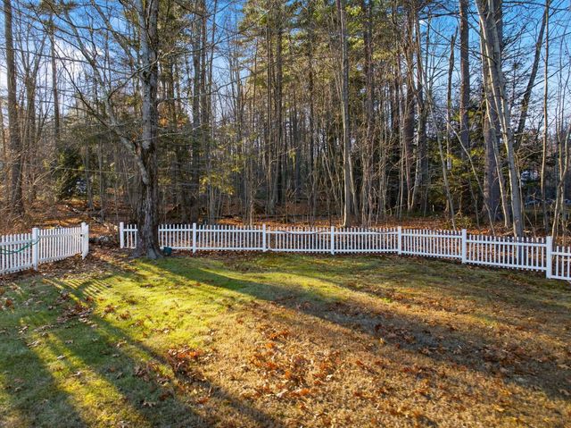 18 Holbrook Road, Bedford, NH 03110