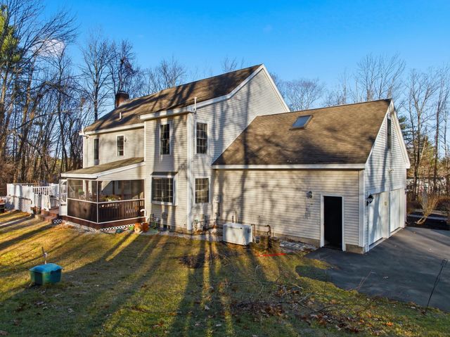 18 Holbrook Road, Bedford, NH 03110