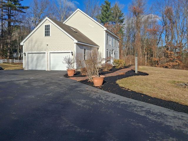 18 Holbrook Road, Bedford, NH 03110