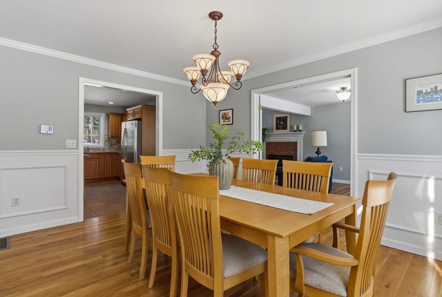 18 Holbrook Road, Bedford, NH 03110