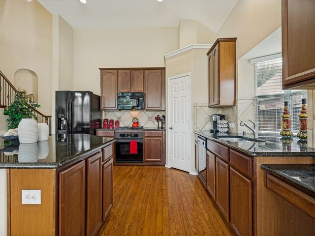 1192 Oak Hill Lane, Murphy, TX 75094