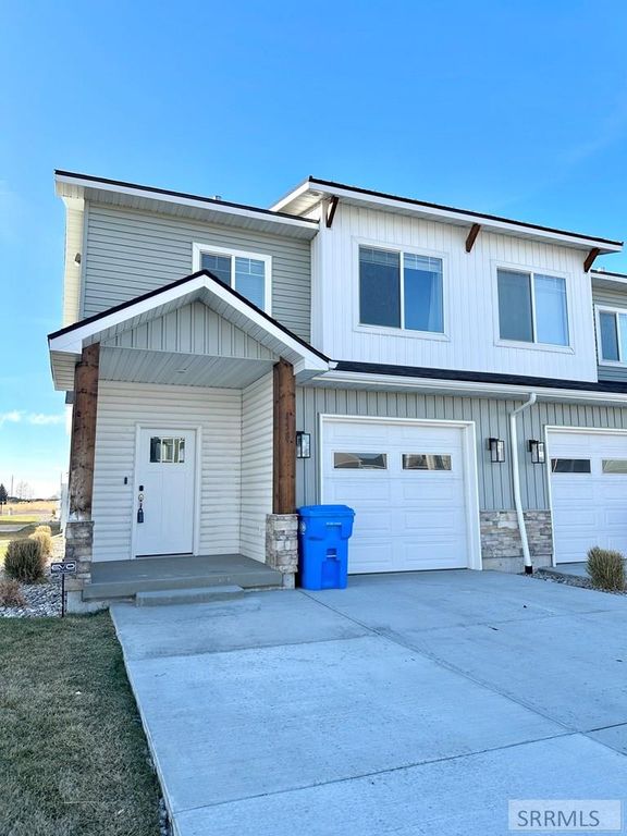 Image 2 of property listing at 458 S 3rd W # 458, Sugar City, ID 83448