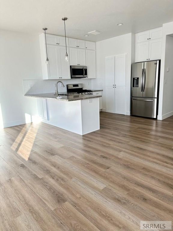Image 5 of property listing at 458 S 3rd W # 458, Sugar City, ID 83448