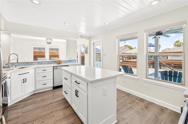 13818 Mizzen St, Corpus Christi, TX 78418
