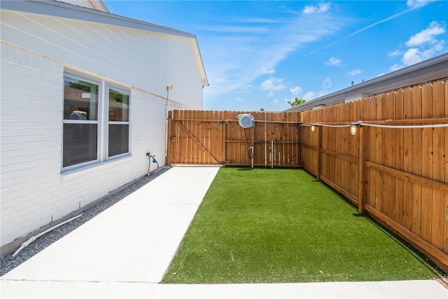 13818 Mizzen St, Corpus Christi, TX 78418
