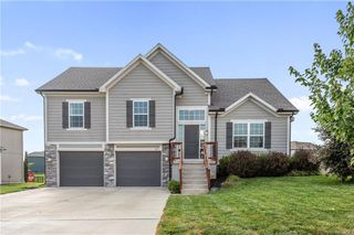 638 SE Colonial Drive, Blue Springs, MO 64014