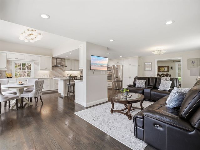 109 Gould Rd, Andover, MA 01810