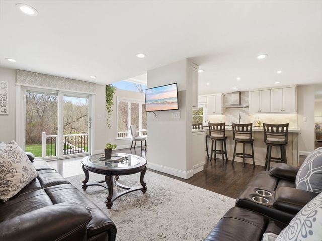 109 Gould Rd, Andover, MA 01810