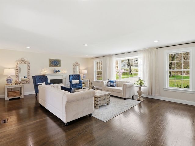 109 Gould Rd, Andover, MA 01810