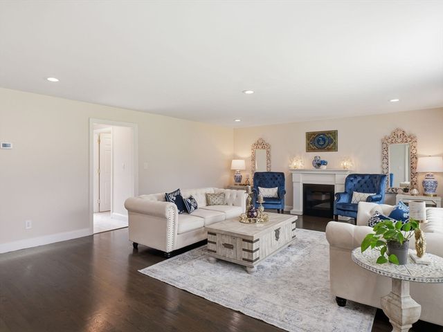 109 Gould Rd, Andover, MA 01810