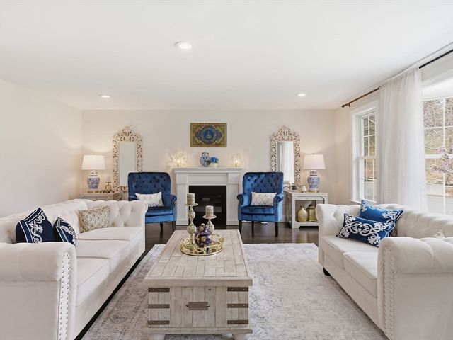 109 Gould Rd, Andover, MA 01810