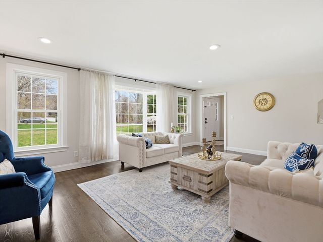 109 Gould Rd, Andover, MA 01810