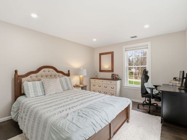 109 Gould Rd, Andover, MA 01810